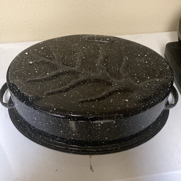 16 inch pot with lid and handles - Not Threshold brand - Picture 8 of 8